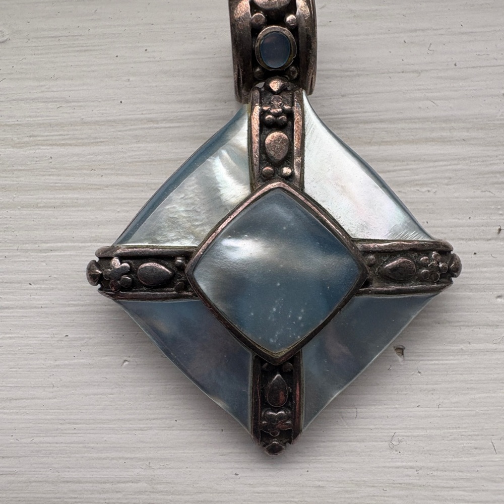 Elegant Silver and Blue mother of pearl pendant